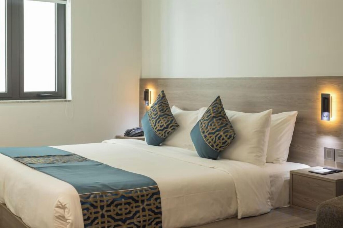 Egyptian cotton sheets, premium bedding, down comforters, pillowtop beds