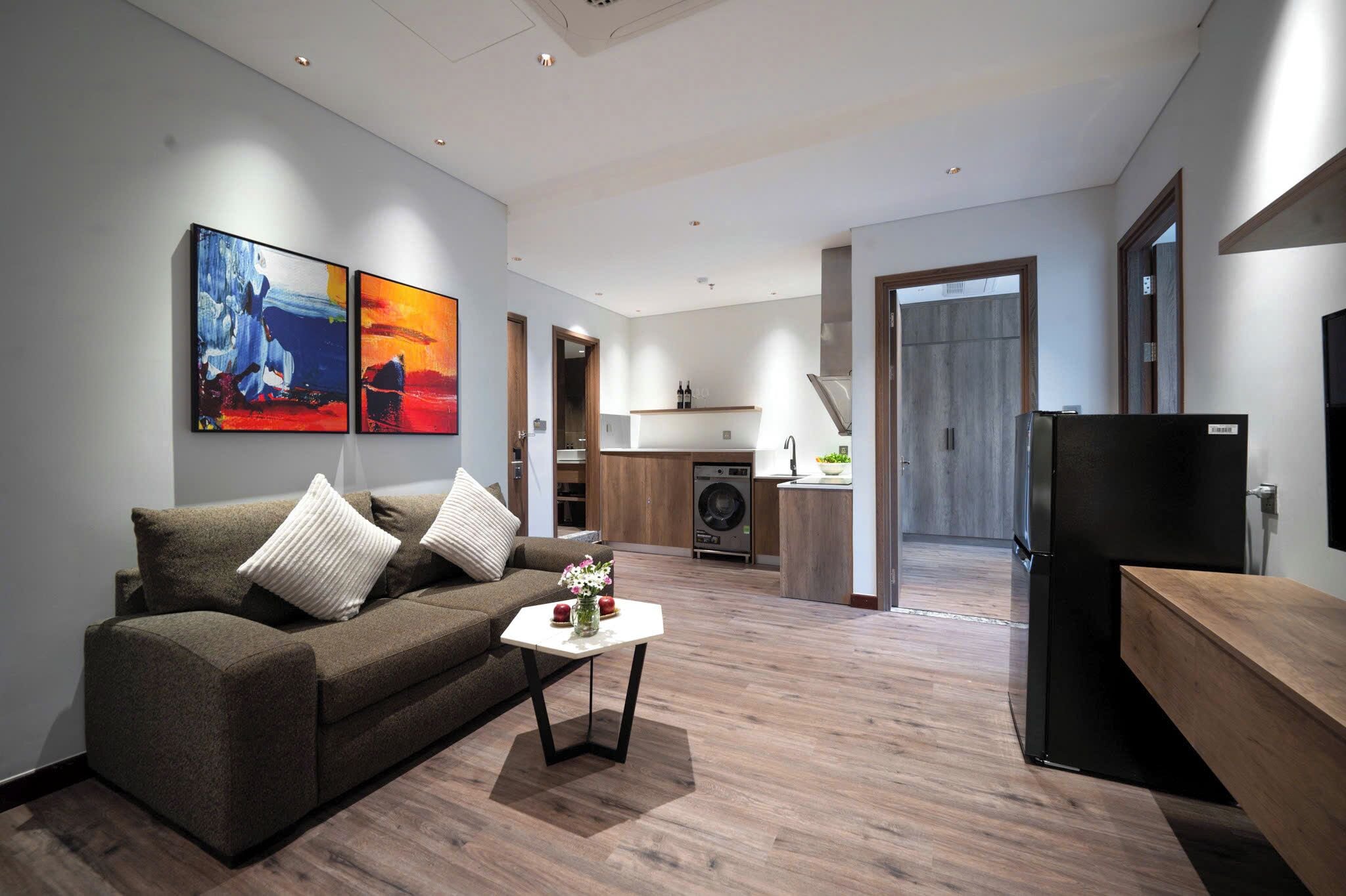 家庭套房 | 客厅 | 42-英寸智能电视（配备有线频道）、电视、收费电影