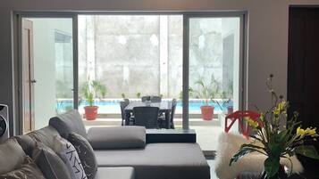 Smart TV, music library