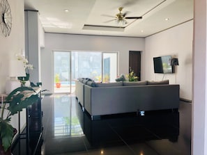 Smart TV, music library