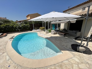 Pool - VILLA PROVENÇALE, SWIMMING POOL, 3 bedrooms, 6 beds, 3 bathrooms, 2 toilets, 5 mins from beaches and golf course (Fréjus)