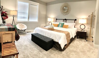 Redmond Midtern - 30+days Stay, 6 min to Airport. King Bed