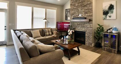 Redmond Midtern - 30+days Stay, 6 min to Airport. King Bed