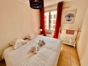 3 bedrooms, desk, iron/ironing board, travel cot