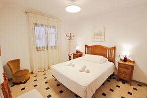 5 bedrooms, WiFi, bed sheets