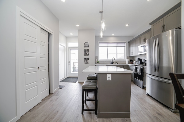 Geladeira, micro-ondas, fogão, cooktop