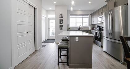 South Calgary GEM: Spacious & Comfortable 3-BR; Near Fish Creek, Spruce Meadows