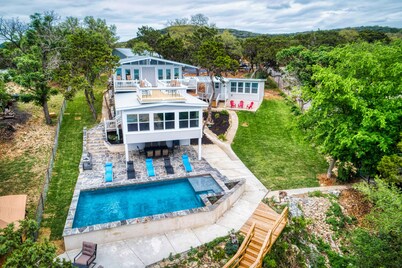 Medina Lake Getaway - Pool with Lakefront Views