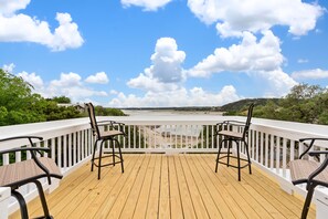 Property grounds - Medina Lake Getaway - Pool with Lakefront Views (Lakehills)