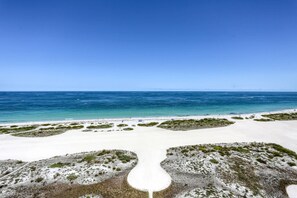 Am Strand, Motorbootfahrt