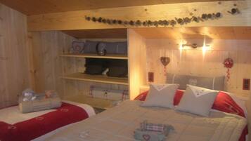 3 bedrooms, iron/ironing board, travel cot, free WiFi