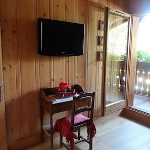 Interior - chalet 4*SPA TOUT CONFORT lit fait serviette de bain vue sur toute la chaine   (Les Houches)