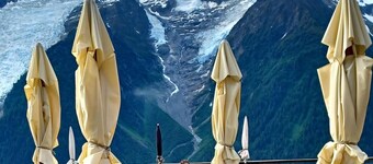 chalet 4*SPA TOUT CONFORT lit fait serviette de bain vue sur toute la chaine  