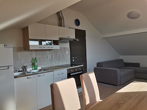 Frigorifero, forno, piano cottura