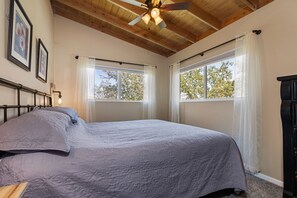 4 bedrooms, desk, free WiFi