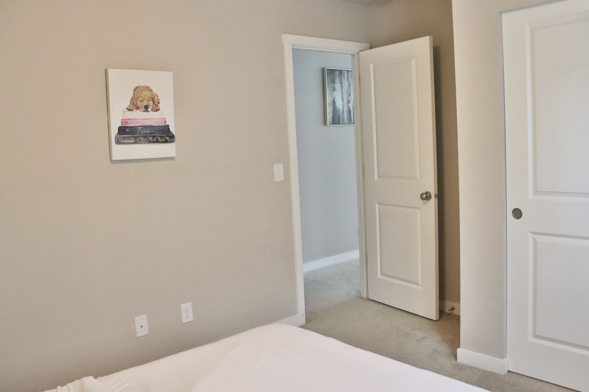 Cheerful 4-bedroom home- Quiet and close to everything you’ll need