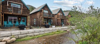Riverfront! "River Retreat Cabin #4" In Town, Pet Friendly, WIFI