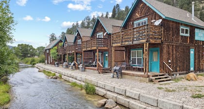 Riverfront! "River Retreat Cabin #4" In Town, Pet Friendly, WIFI