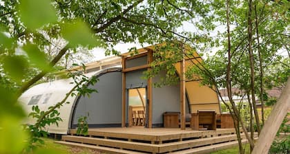 Spezialzelt, Festivalatmosphäre, Platz für ein Kinderbett