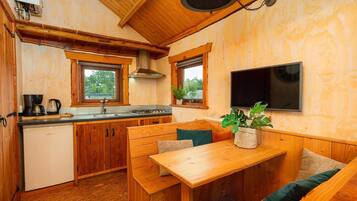 Fridge, stovetop, coffee/tea maker