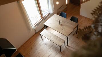 Basic Room | In-room dining