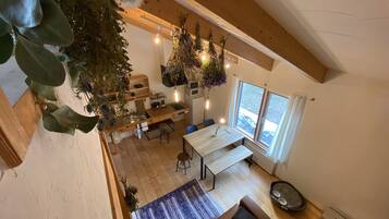 Basic Room | Living area