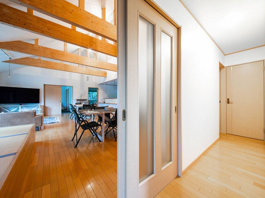 Basic House | Living area | 42-inch flat-screen TV with cable channels, TV