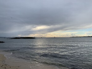 Na praia