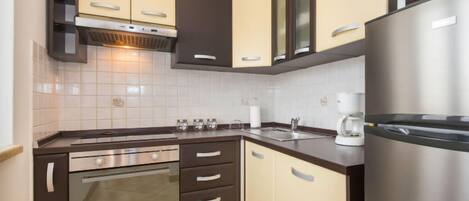 Køleskab, mikrobølgeovn, ovn, opvaskemaskine