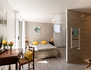 2 chambres, fer et planche à repasser