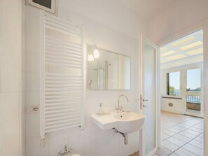 Hair dryer, towels - Lambrusca by Interhome (Moneglia)