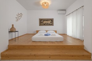 3 bedrooms, iron/ironing board, travel cot, free WiFi