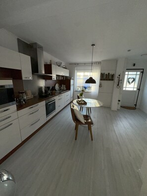 Kühlschrank, Ofen, Herdplatte, Geschirrspüler