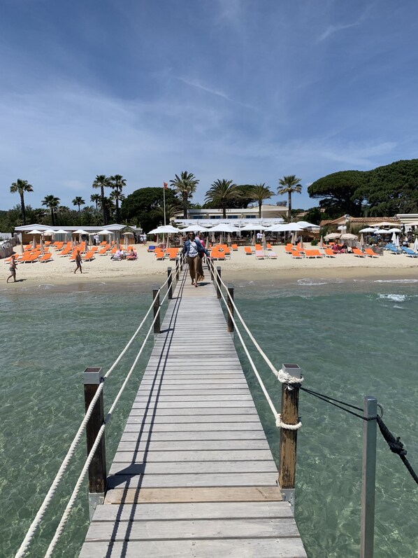 Beach nearby - 2 BEDROOM HOUSE IN PORT COGOLIN (with pontoon for boat) (PORT COGOLIN)