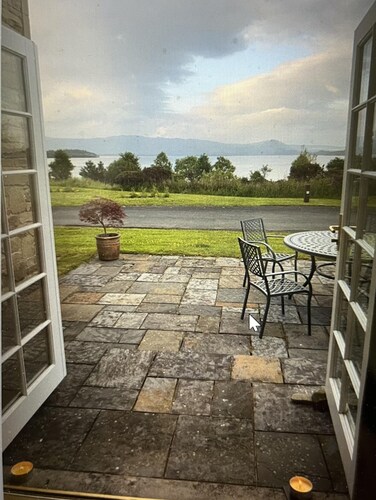 Cottage by Loch Lomond shore with luxury spar