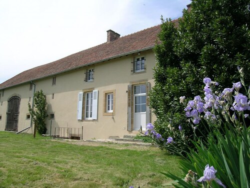 Spacious country house with Wi-Fi and pets allowed