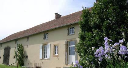 Spacious country house with Wi-Fi and pets allowed