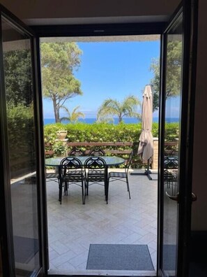 Property grounds - Apartment by the Sea (Sicilia)