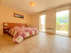 3 bedrooms, free WiFi - Spacious T4 with Terrace, Wi-Fi & Parking – Saint-Lary-Soulan, Sleeps 9 (Saint-Lary-Soulan)