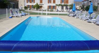 Fully equipped gite in a calm domaine 30 minutes from La Rochelle