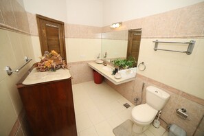 Shower - Cheerful 2-bedroom portion with onsite parking (Islamabad)