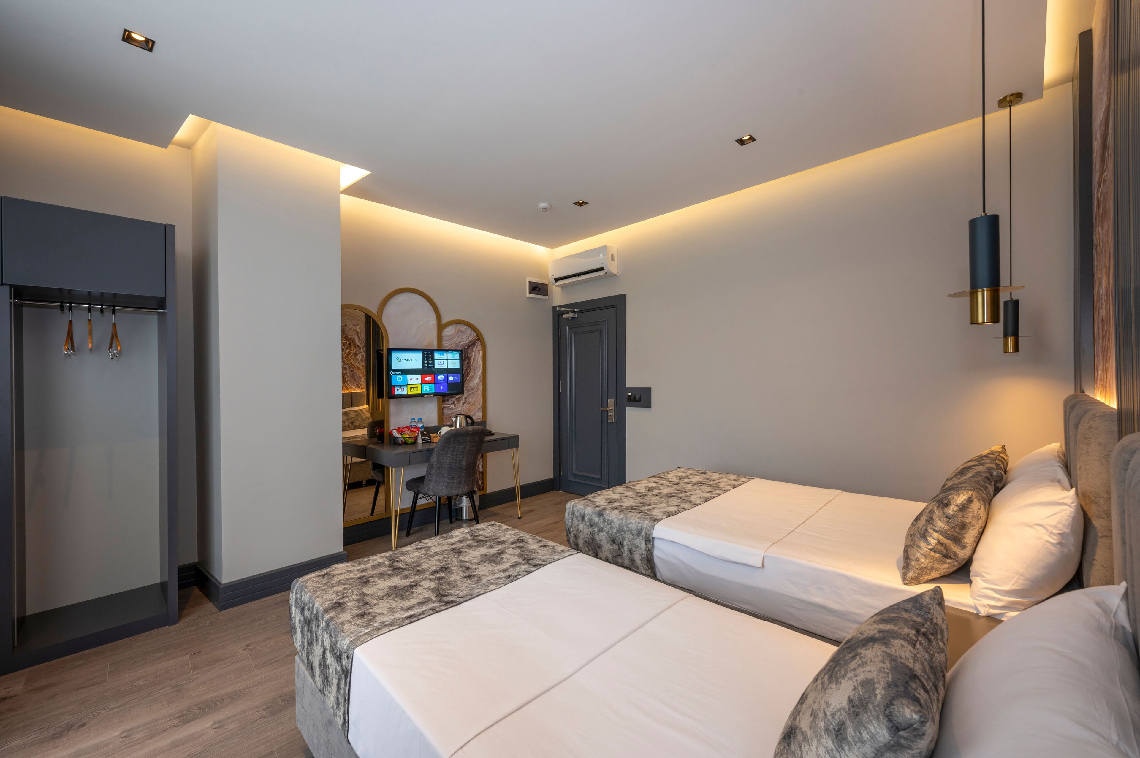 superior triple room | 1 bedroom, premium bedding, minibar, laptop workspace