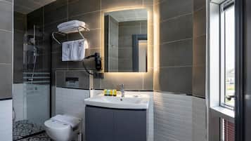 Shower, hair dryer, slippers, bidet