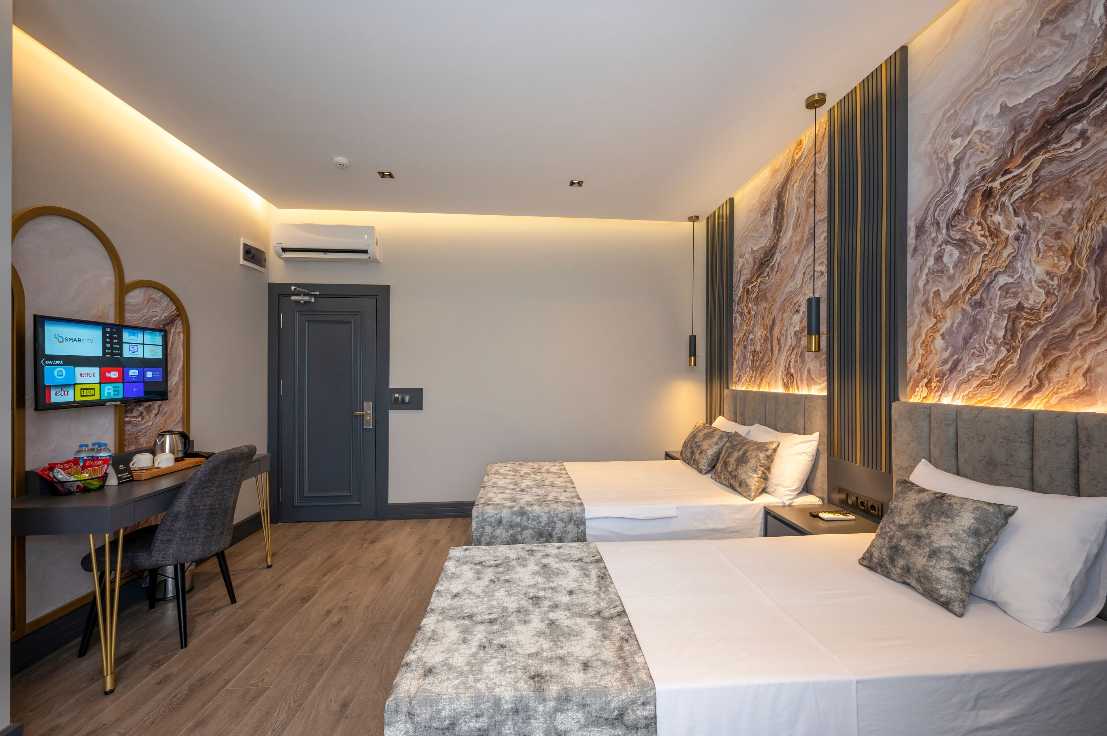 superior triple room | 1 bedroom, premium bedding, minibar, laptop workspace