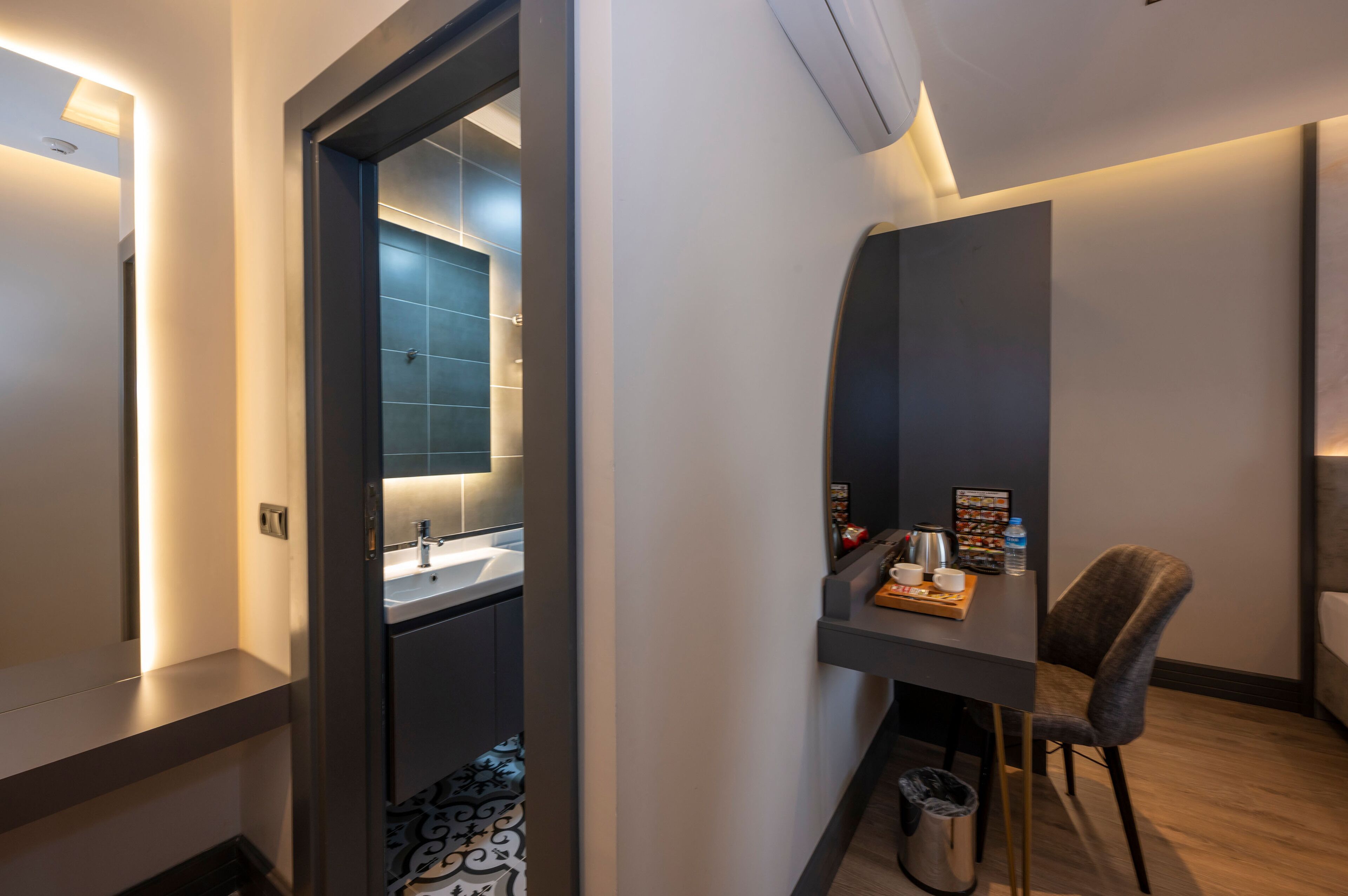 1 bedroom, premium bedding, minibar, laptop workspace