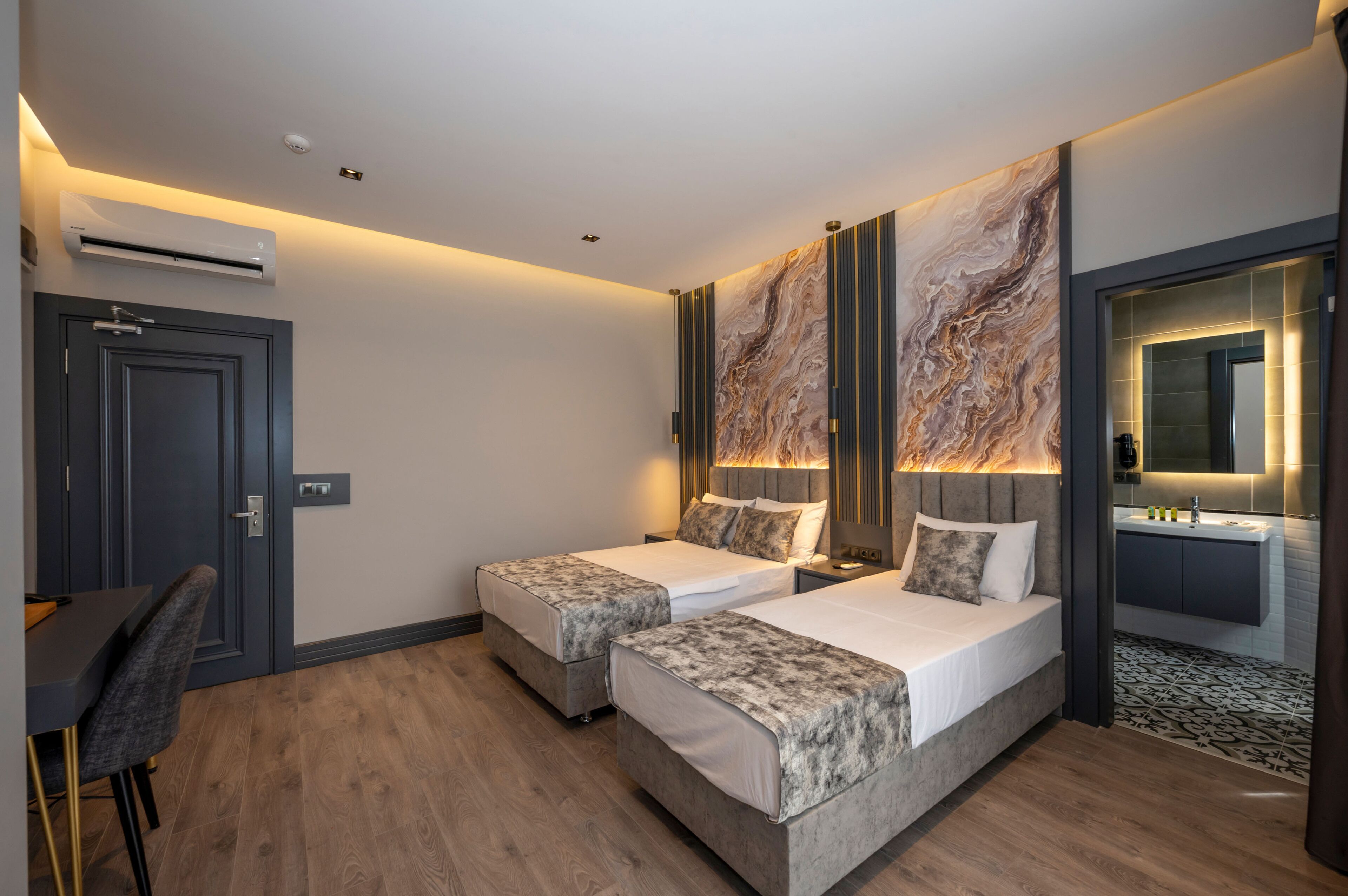 superior triple room | 1 bedroom, premium bedding, minibar, laptop workspace