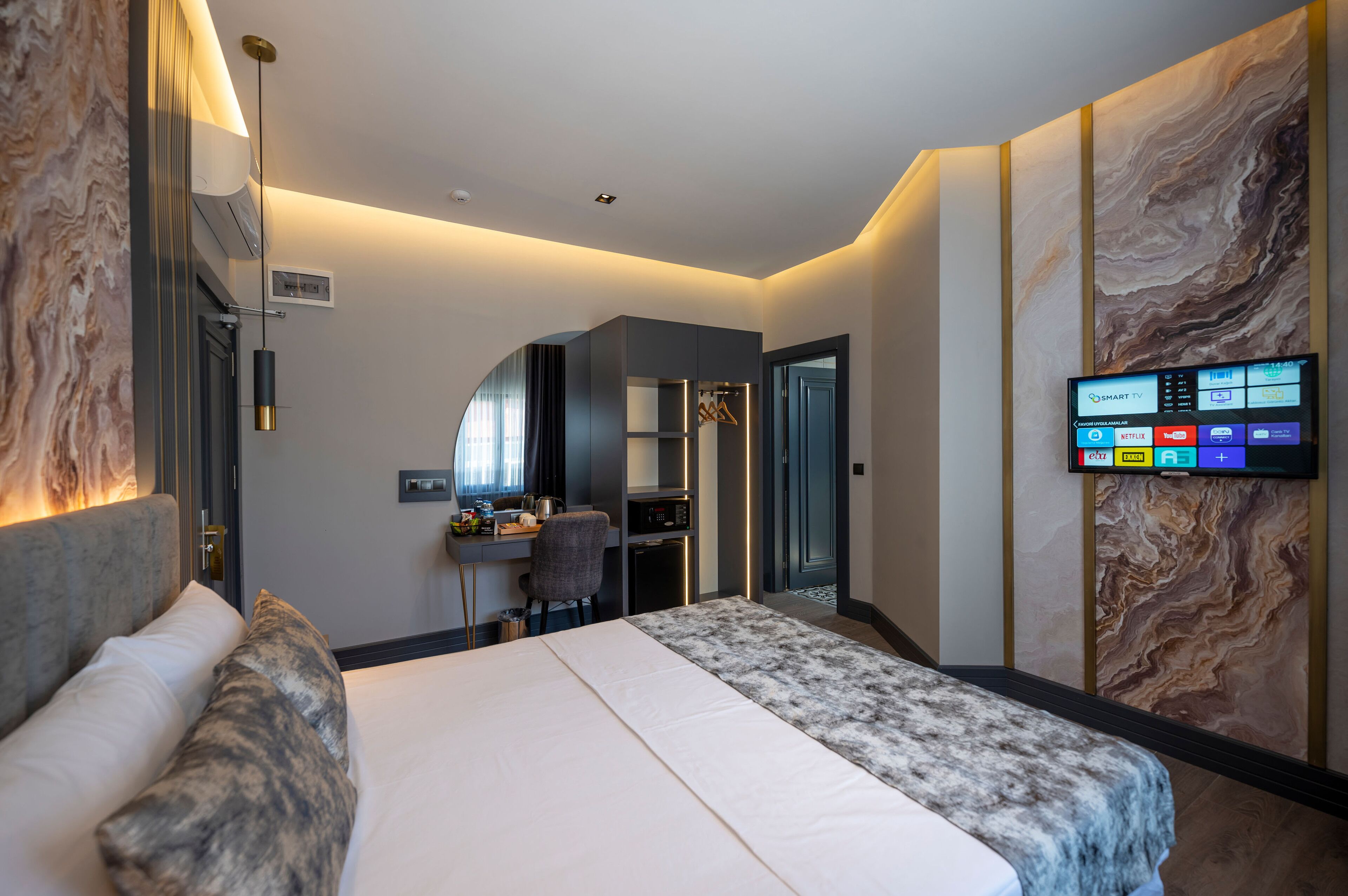 superior double room | 1 bedroom, premium bedding, minibar, laptop workspace