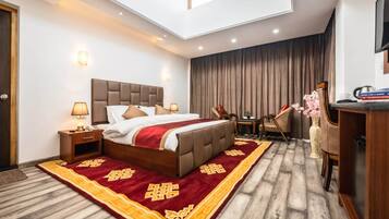 Superior tweepersoonskamer | Lakens van Egyptisch katoen, luxe beddengoed, een bureau, beddengoed