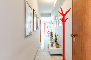 Interior - GuestHost - Cozy apartment of about 70 square meters, able to comfortably accommodate 4 people, located on the raised ground floor (1 step to access it) of a modern building. The property is located in Aci Castello, a seaside village just 10 km from Cata (Aci Castello)
