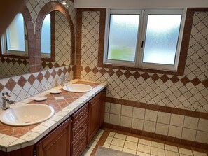 Bathtub, hair dryer, towels, toilet paper